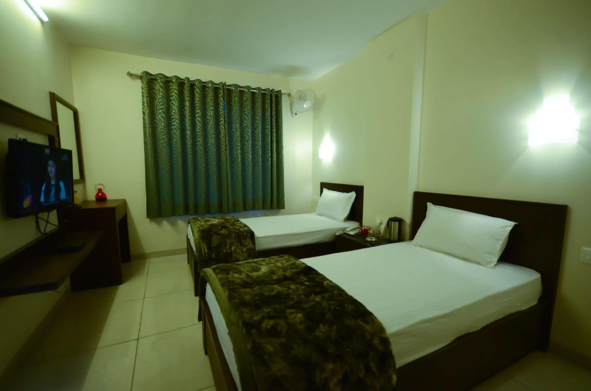 Hotel Sunday Inn Τζαϊπούρ Εξωτερικό φωτογραφία