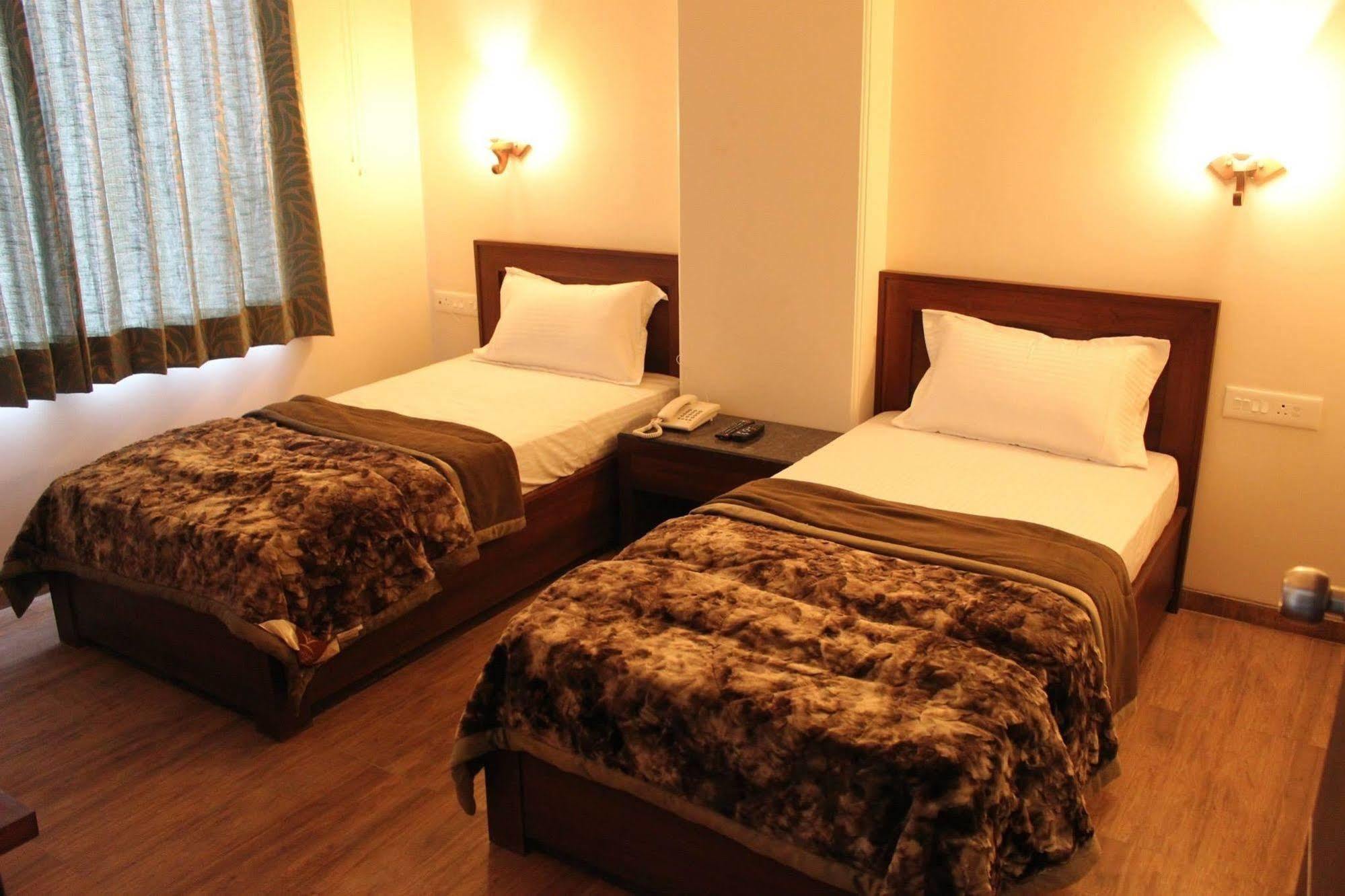 Hotel Sunday Inn Τζαϊπούρ Εξωτερικό φωτογραφία