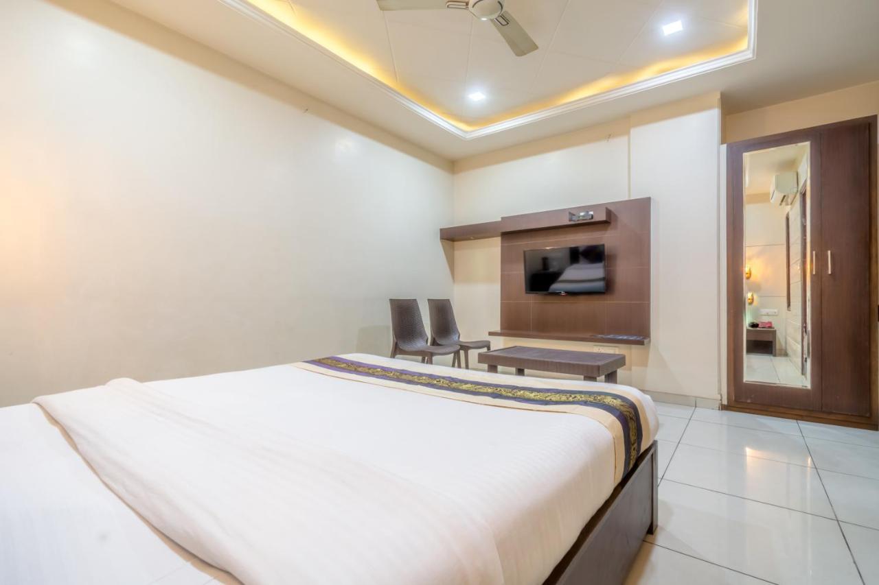 Hotel Sunday Inn Τζαϊπούρ Εξωτερικό φωτογραφία