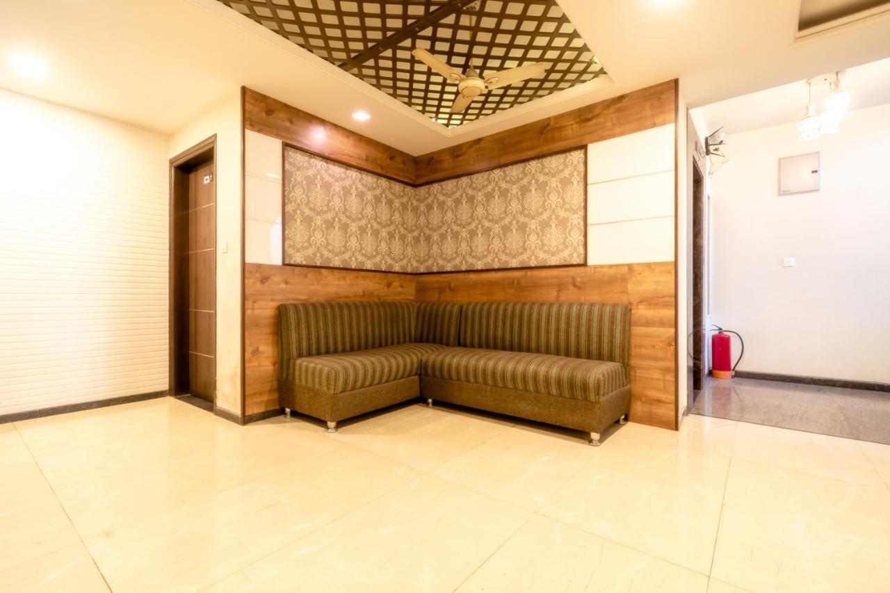 Hotel Sunday Inn Τζαϊπούρ Εξωτερικό φωτογραφία