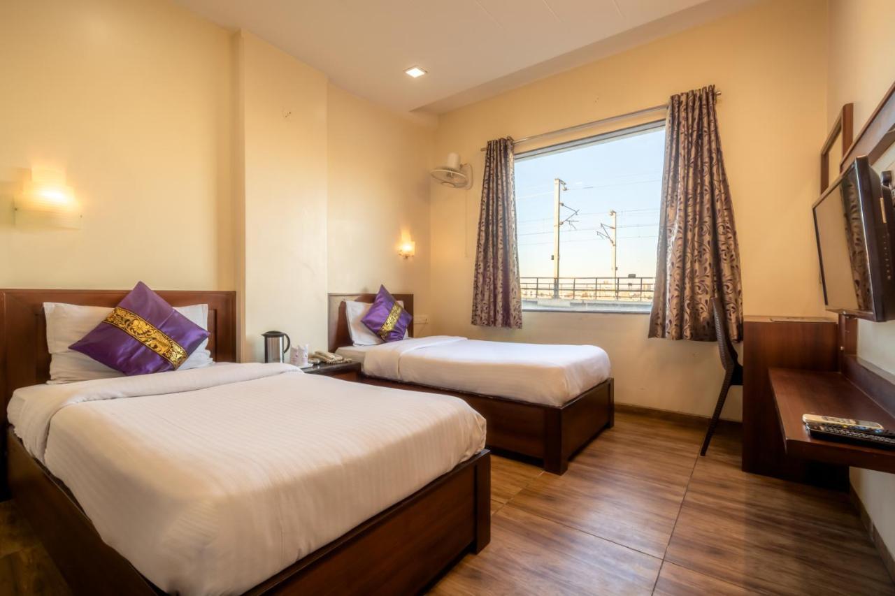 Hotel Sunday Inn Τζαϊπούρ Εξωτερικό φωτογραφία