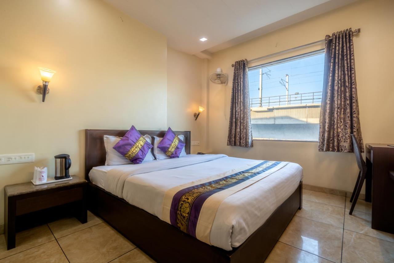 Hotel Sunday Inn Τζαϊπούρ Εξωτερικό φωτογραφία